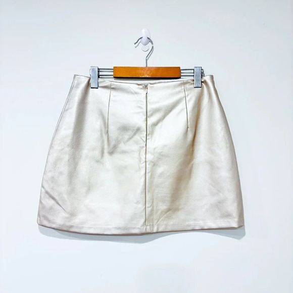 DYNAMITE  Champagne gold metallic faux leather skirt - Picture 6 of 7